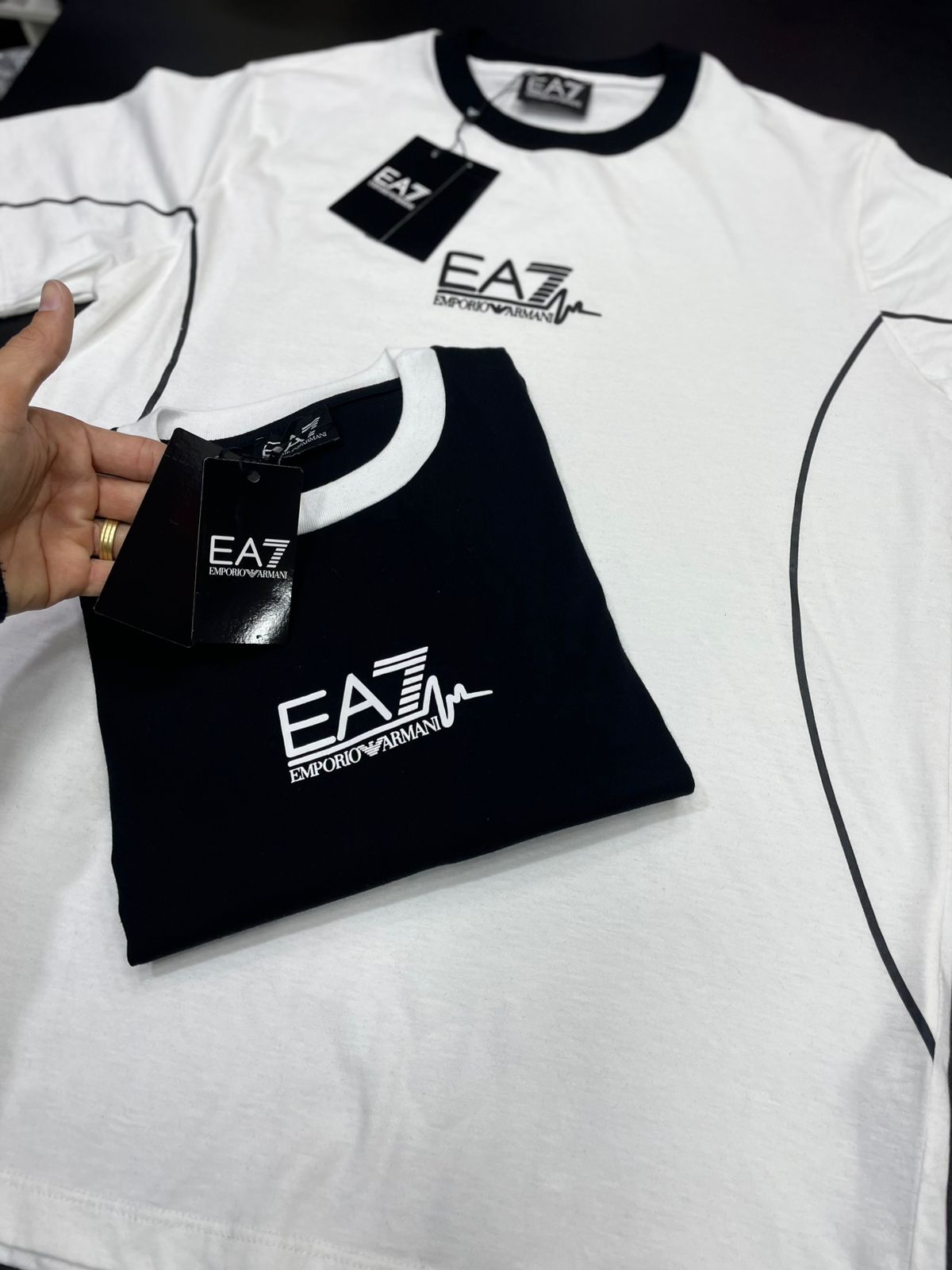 Camiseta EA7 Masculina Gola Contrastante emporio armani
