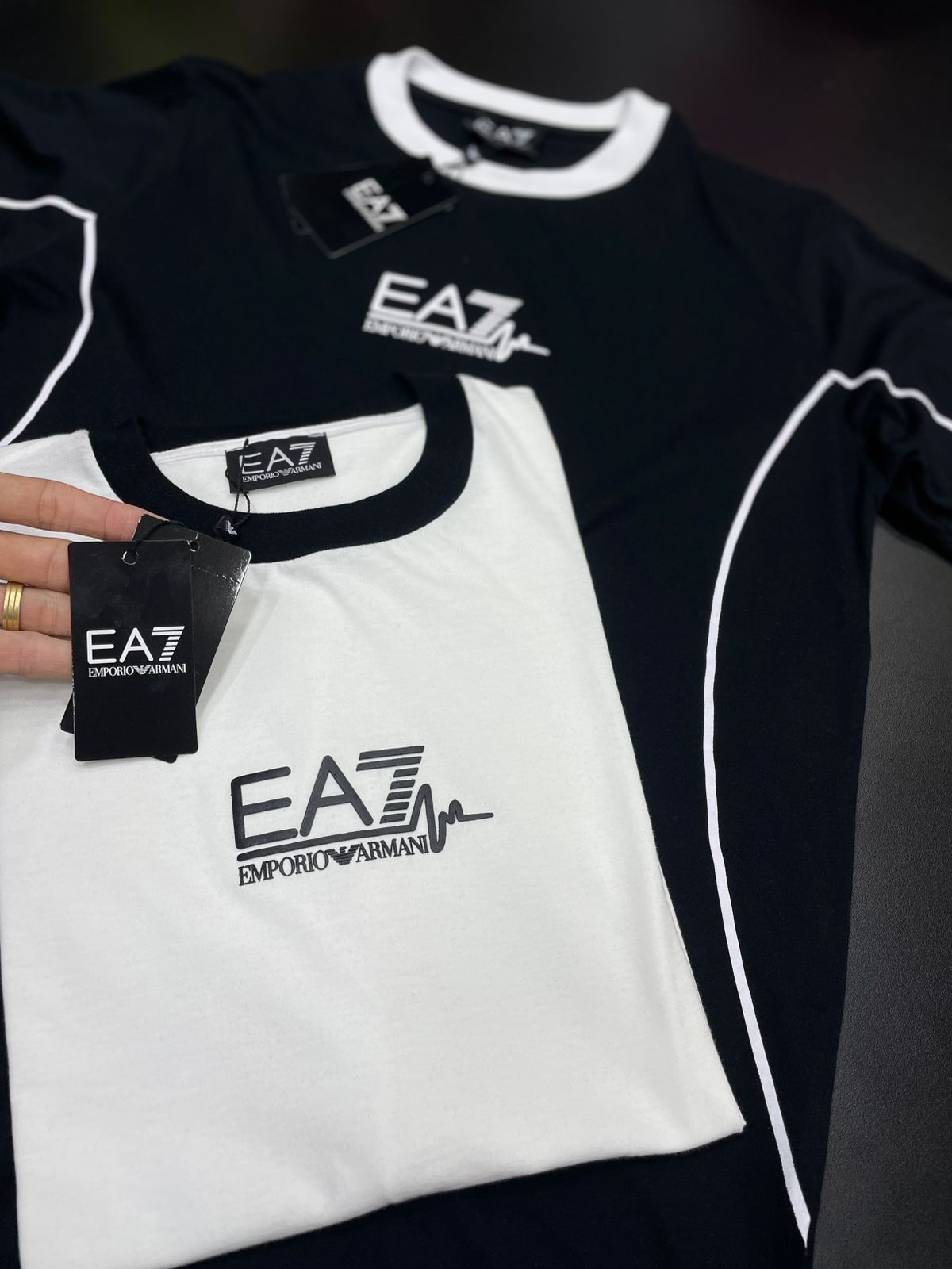 Camiseta EA7 Masculina Gola Contrastante emporio armani